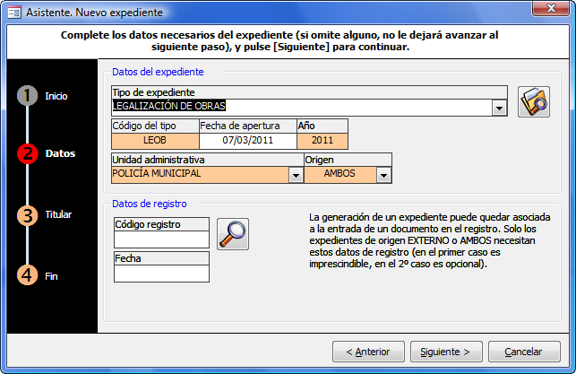 Pantalla del segundo paso del asistente de nuevo expediente. En este paso se le piden los datos del expediente.